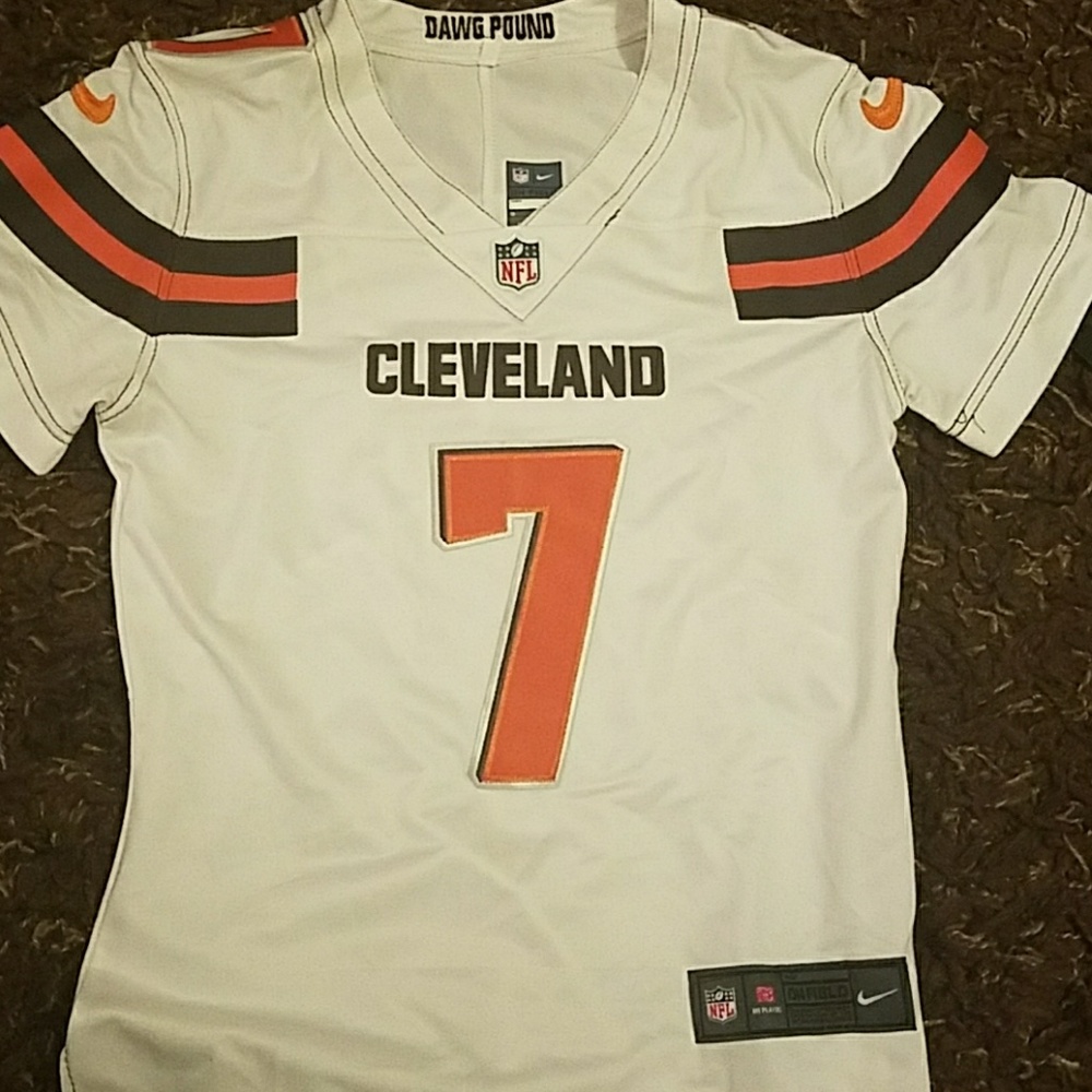 Women's M Nike Cleveland Brown's Kizer #7 jersey